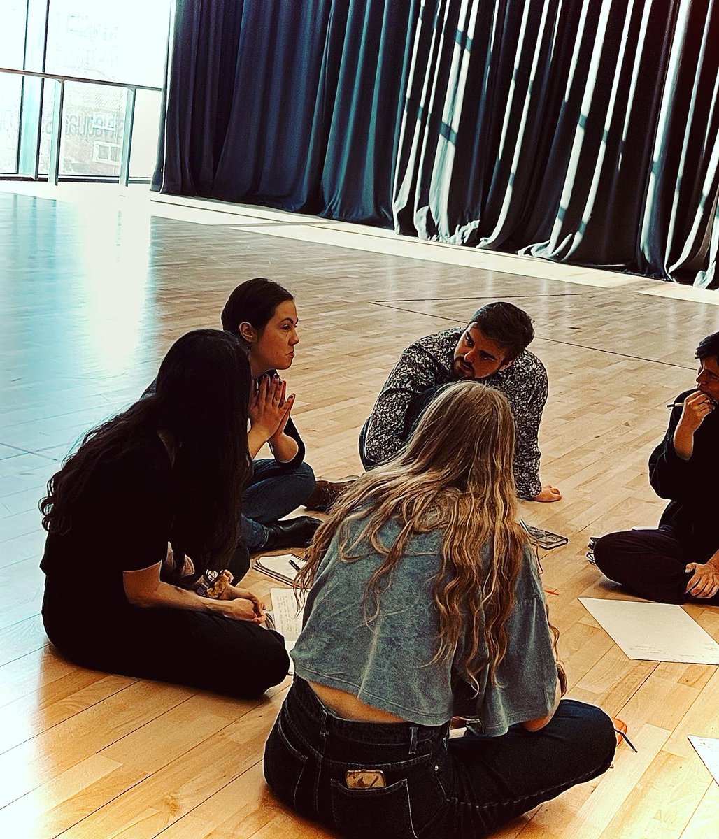 projectonabus's tweet photo. Afternoon devising ✨ https://t.co/01oMFUTXJ4