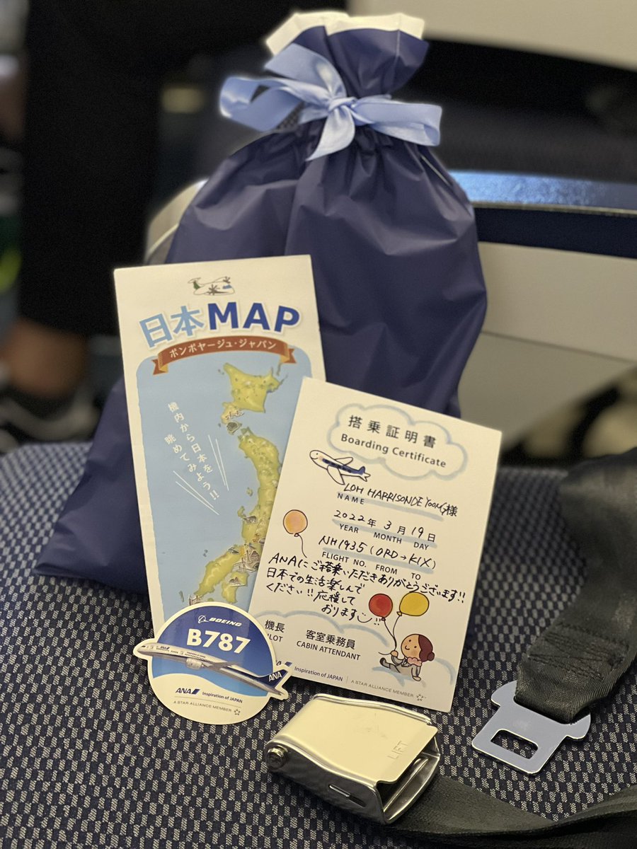 The frickin’ uwuest thing just happened on my flight.

I told the CA how I’m moving to japan and how it’s a huge change in my life so she wrote me a LETTER with lil gifts to commemorate it stFu 😭😭😭 

It’s acts like these that make this journey feel just a little less lonely 🤧