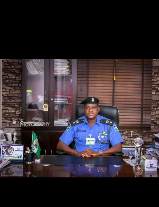 Princemoye1's tweet photo. No police man should demand your customs papers. No. Except they are on joint operation, but not just on mere routine checks. And for now, we have suspended issuance of tinted glass permit, so we dont expect our men to disturb Nigerians on this. https://t.co/RuV74aC4yC