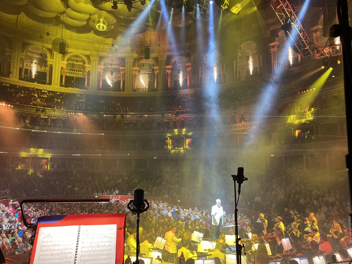 royalchoral's tweet photo. Final balloon drops today for #ClassicalSpectacular at @RoyalAlbertHall with @rpoonline @RaymondGubbay. 30+ years of music, cannons, dancers, lasers, fireworks & fun. First with @anthonyinglis & then @johnrigbymusic. โค๏ธ to audiences who returned year after year. Thx to all! ๐ https://t.co/eypuImHsjG