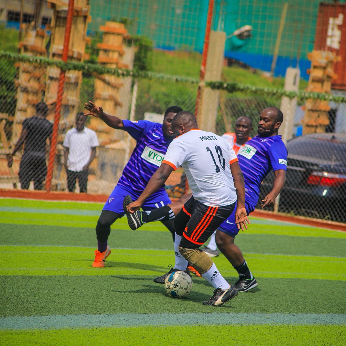 KosaLeague's tweet photo. FT: KMSA NGOMA (7) 🆚 SHOWTYMERS FC (0)
Ngoma;
Aliro Moses - 3
Twine Edison - 2
Mubiru - 1
Allan Busuulwa - 1

Showtymers;
😭
#Kosaleague https://t.co/TjDtrZcSe8