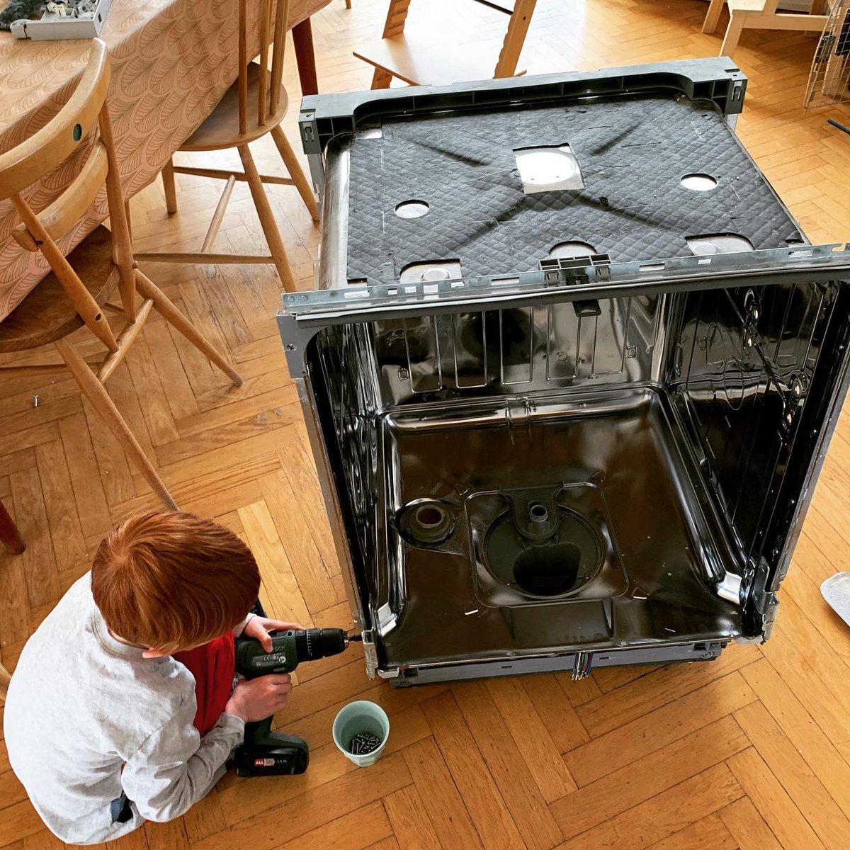 MsHelenRussell's tweet photo. This is Viking parenting (Part II): 8 y/o still learning to read. Maths a mystery. But he *can* wield a power tool like nobody’s business &amp; dismantle a dishwasher apparently 😳 Is this can-do spirit bred in? Am I raising an engineer? #canhefixit #jahankan #livingdanishly https://t.co/GdREr9R4L6