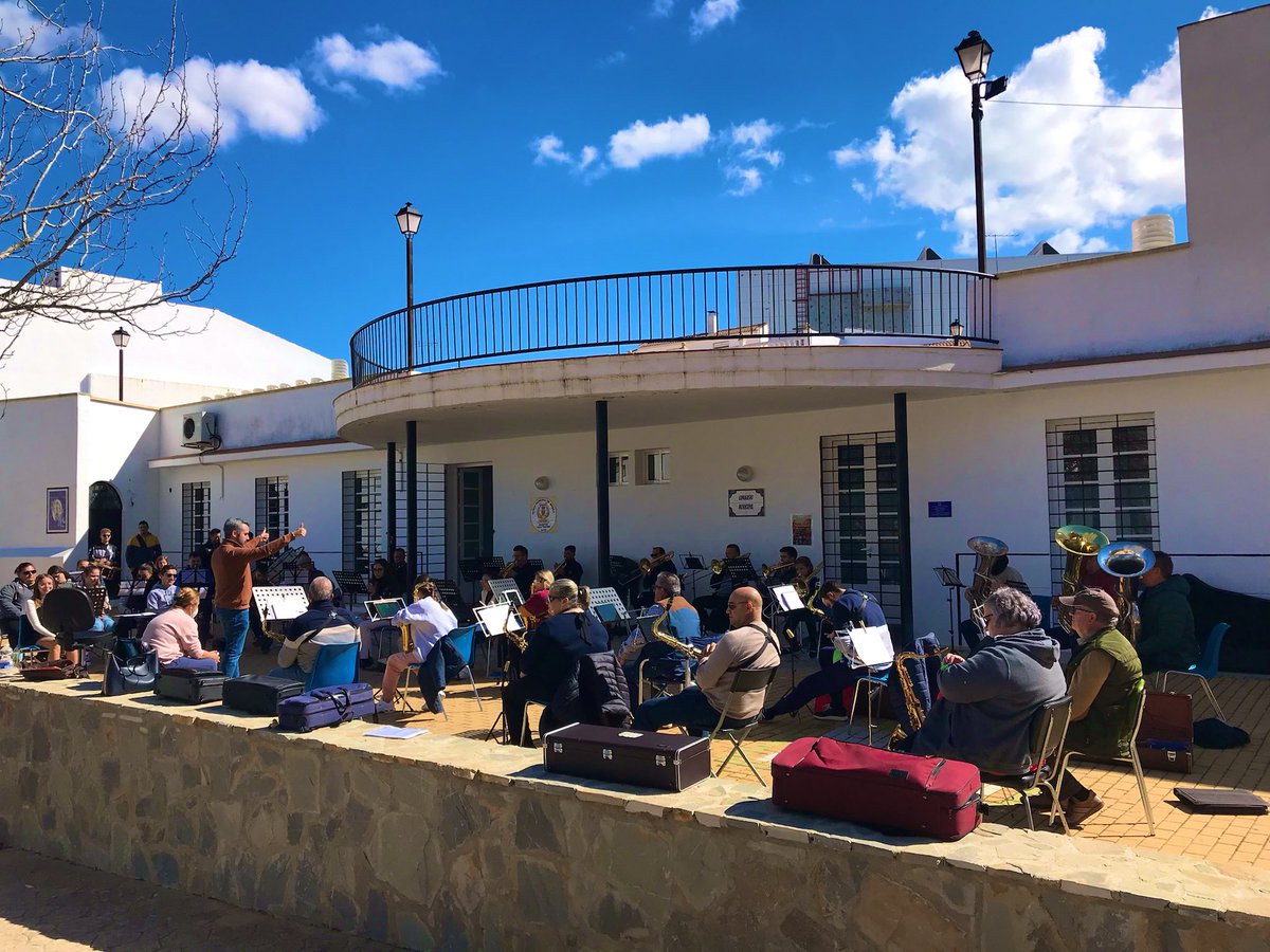 BMMPacoTenorio's tweet photo. Una nueva intensa semana de ensayos que tachamos del calendario.

Nos acordamos hoy de la Cofradía de Nuestro Padre Jesús Nazareno @jesuistas y de todos sus hermanos, que celebran su Función Principal de Instituto, y a los que mandamos un cariñoso abrazo. https://t.co/5NJEDM4Sal