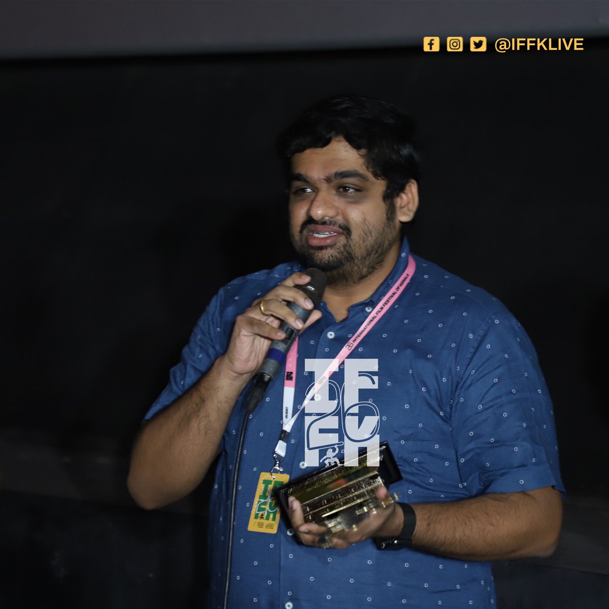 iffklive's tweet photo. Introduction and Q&A of #Kallanottam / The False Eye at Kalabhavan Theatre
Memento handed over to @rahulrijinair by @h_shaji Deputy Director (Fest)
#iffklive #iffk #iffk2022 #allusion #26iffk #iffk2022 #TheFalseEye https://t.co/pTSSn2Bt3W