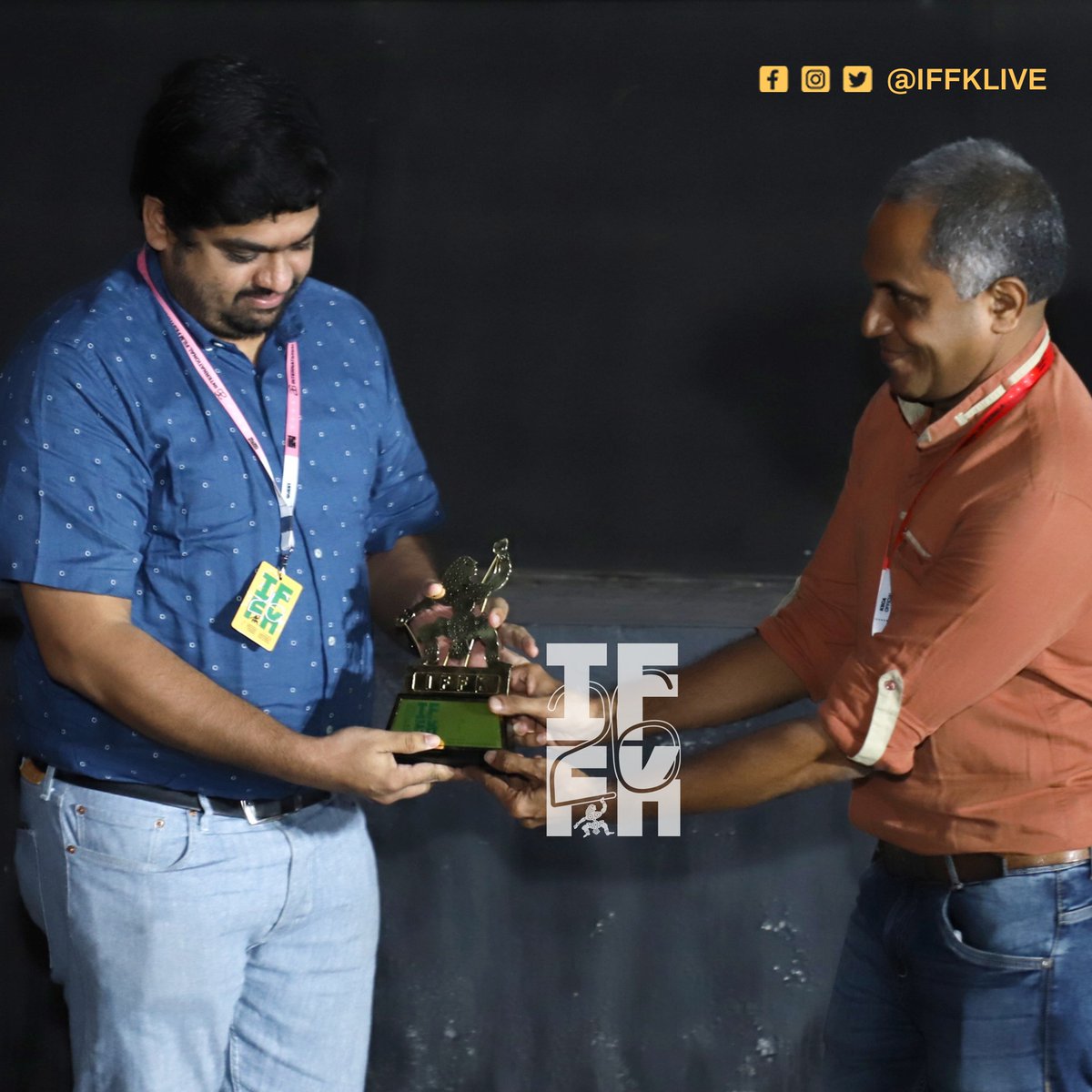 iffklive's tweet photo. Introduction and Q&A of #Kallanottam / The False Eye at Kalabhavan Theatre
Memento handed over to @rahulrijinair by @h_shaji Deputy Director (Fest)
#iffklive #iffk #iffk2022 #allusion #26iffk #iffk2022 #TheFalseEye https://t.co/pTSSn2Bt3W