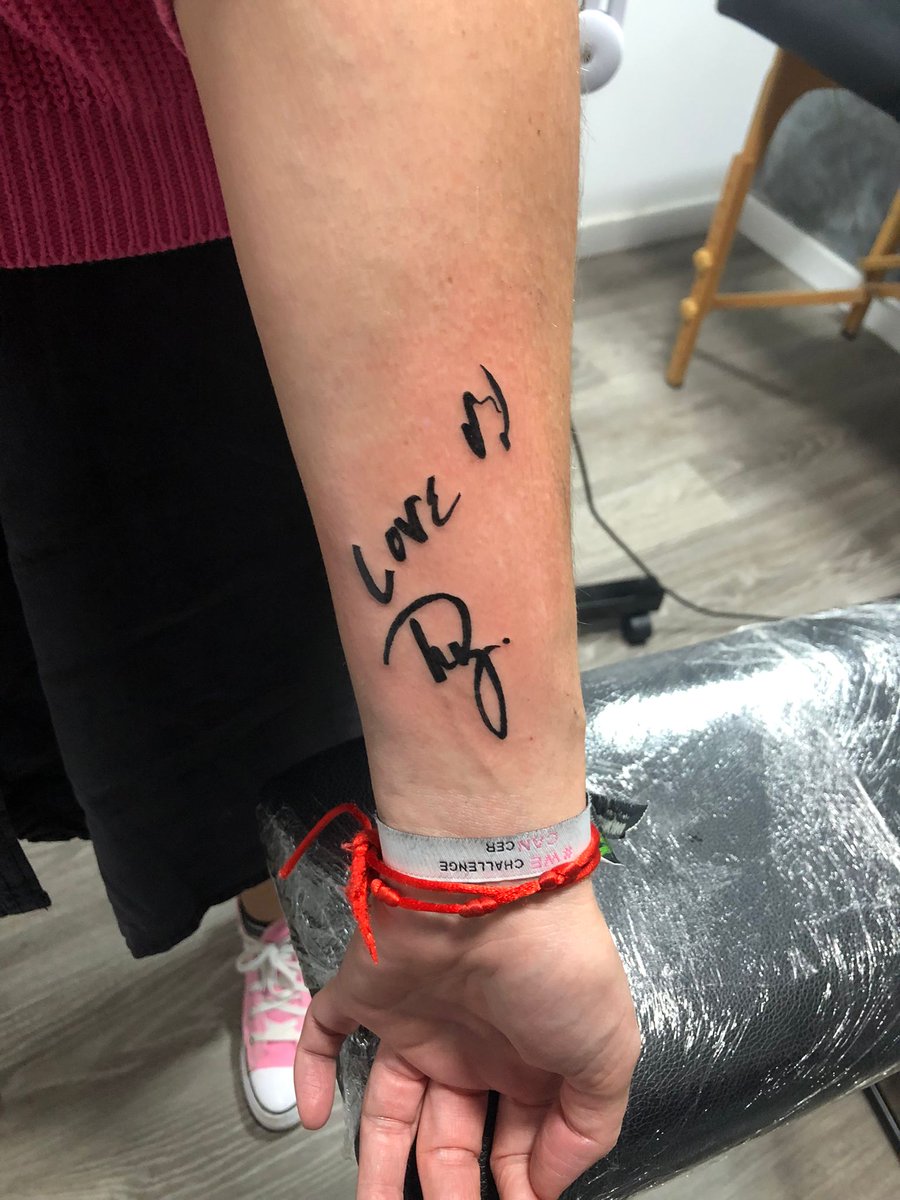ardillabb's tweet photo. @KeremBursin I have a crazy friend, she has tattooed your signature!!
@cristyzuri https://t.co/ZXFKThGK7w