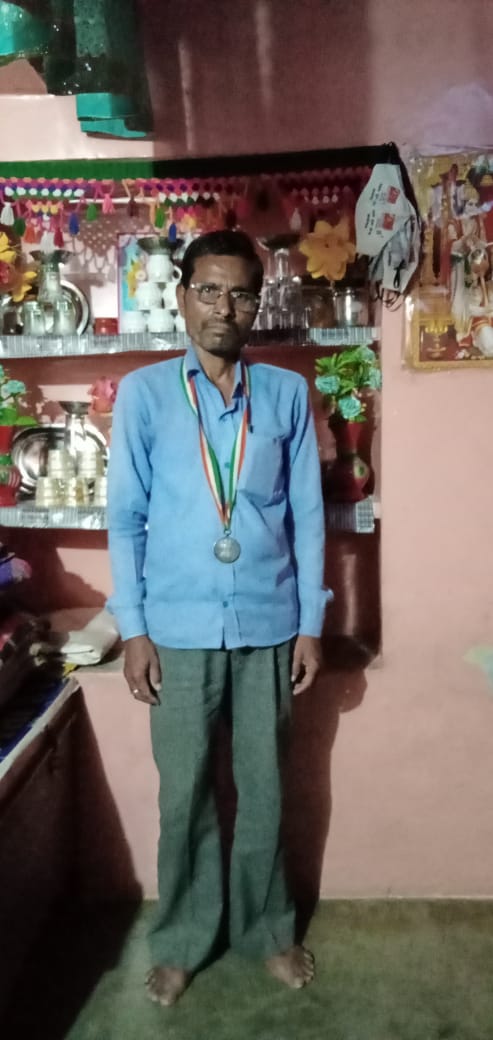 manukambojj's tweet photo. "राष्ट्रीय युवा पुरस्कार" से सम्मानित झालावाड़ निवासी श्री गिरराज कुमार रेगर ने आज सवेरे जहर का सेवन कर लिया। झालावाड़ के राजकीय चिकित्सालय में भर्ती है।
वह दिहाड़ी मजदूरी करते हैं एवं उनकी आर्थिक स्थिति ठीक नही है।
@RajCMO
@ashokgehlot51
@AshokChandnaINC
@sitaramlamba https://t.co/6L5sLdgn7l