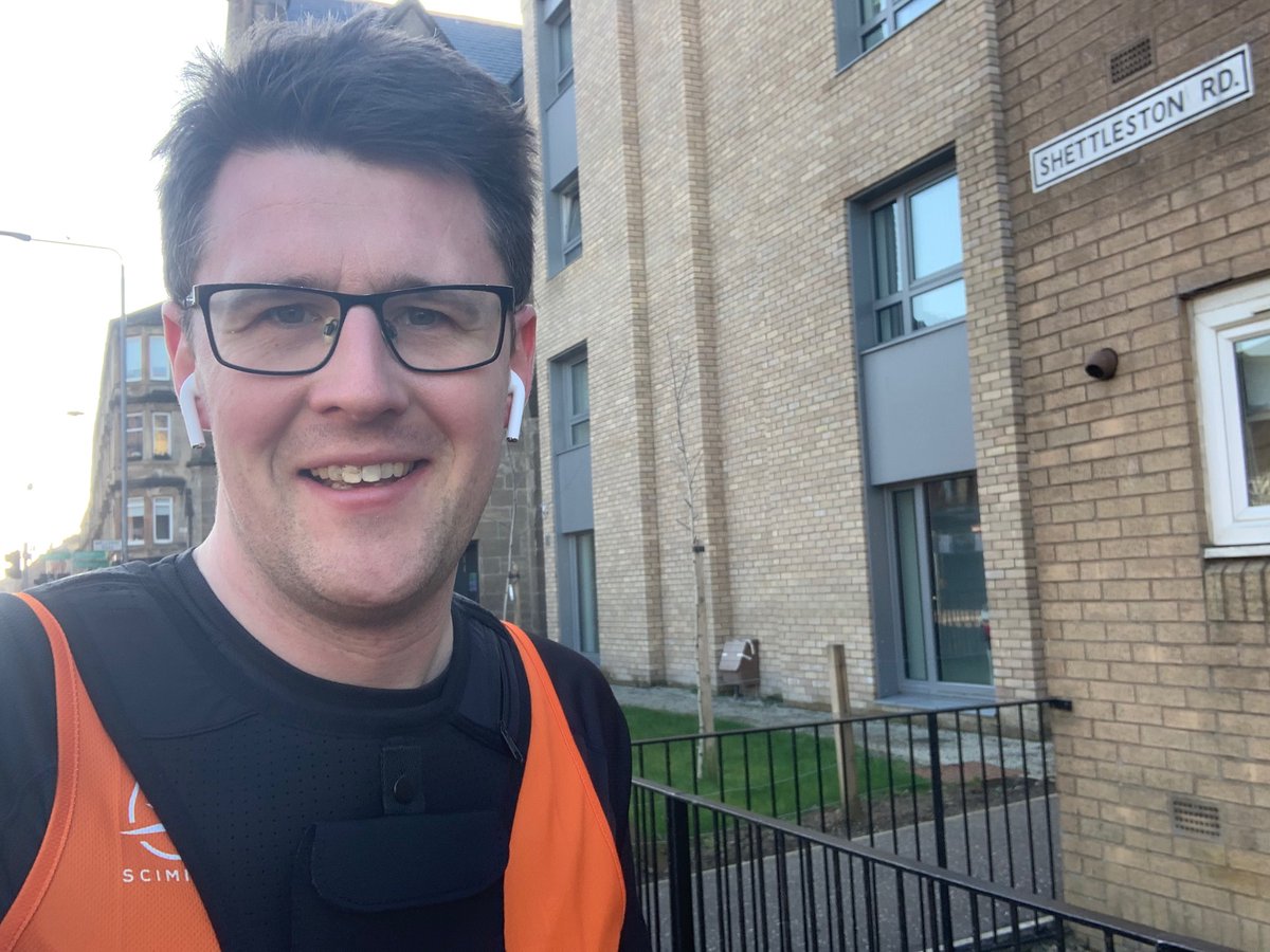 DavidLinden's tweet photo. 🏃🏻‍♂️ Up wi the coos this morning for a run around #Carntyne, #Greenfield, #Springboig &amp; #Shettleston. Training officially underway for @LondonMarathon 2022. https://t.co/yiFkJkeUsn