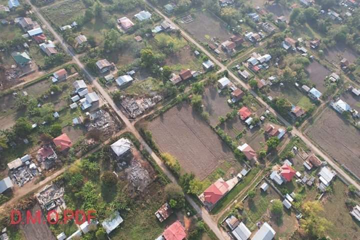 kbztainews's tweet photo. ■ ဒီးမော့ဆိုမြို့နယ်၊ ဒေါငံခါးရွာမှ ပြည်သူပိုင်​နေအိမ် ၄၀ ထက် မနည်းကို စစ်ကောင်စီက မီးရှို့ဖျက်စီး
Link - https://t.co/nmiWKzKnrL
#KBZTaiNews  #20March2022 https://t.co/CIbH9gtcrf