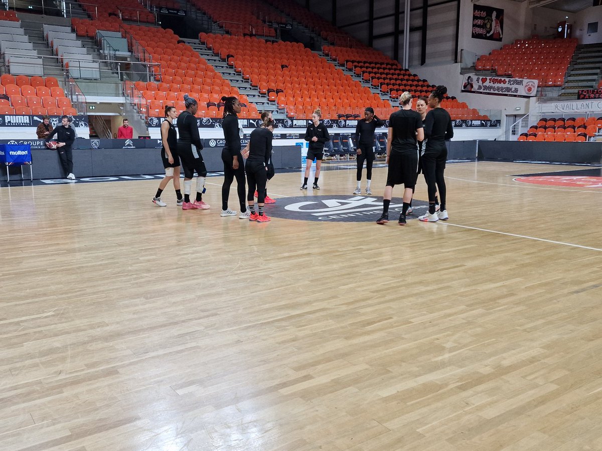 phstgenest64's tweet photo. Merci à  Olivier et Jérôme TBB  matinée de coaching d'équipe, similitudes entre 🏀er🚒
La matinée s'est terminée par une visite du mythique Prado et l'entraînement des Tangos
Merci au service formation du SDIS pour cette initiative fortement appréciée par les participants. https://t.co/FaLNMJWuRt