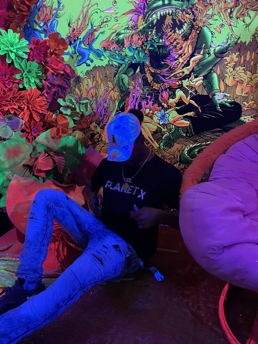 UBLevents's tweet photo. Connecting with beautiful humans at the #UBLevent #nftcollector #immergingartists #POCKETX https://t.co/fp3hqziTOm