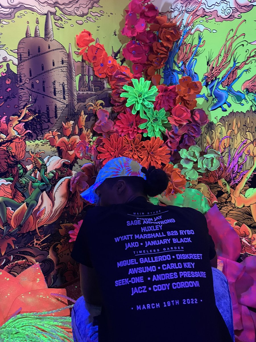 UBLevents's tweet photo. Connecting with beautiful humans at the #UBLevent #nftcollector #immergingartists #POCKETX https://t.co/fp3hqziTOm