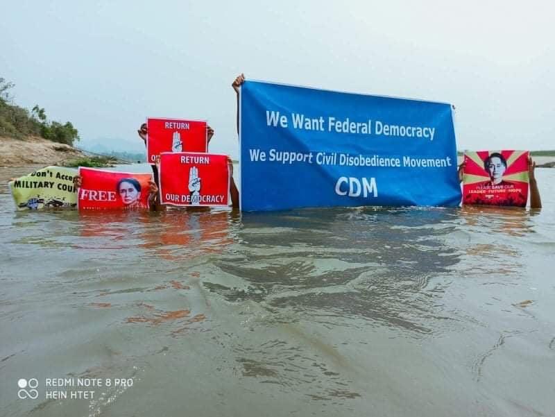 KyiZay9's tweet photo. On this day in 2021 ,young people in Namati ,Kachin staged the protest . The protest was intended to symbolize the plight of the people of Myanmar, who are ‘drowning’  under the military dictatorship.  

#2022Mar20Coup 

#WhatsHappeningInMyanmar https://t.co/04yvOukrKS