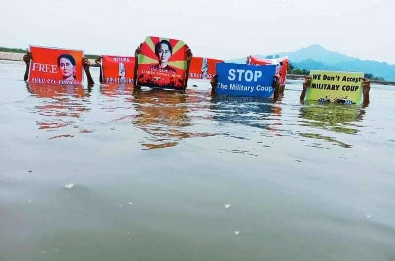 KyiZay9's tweet photo. On this day in 2021 ,young people in Namati ,Kachin staged the protest . The protest was intended to symbolize the plight of the people of Myanmar, who are ‘drowning’  under the military dictatorship.  

#2022Mar20Coup 

#WhatsHappeningInMyanmar https://t.co/04yvOukrKS