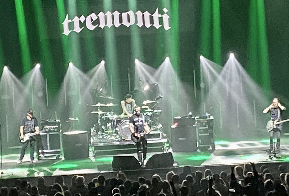Hillary_PR's tweet photo. .@MarkTremonti crushing it @VirginHotelsLV #fkyeah #sogood π€πΌβ‘οΈπ₯π https://t.co/VR55gV2QJ6