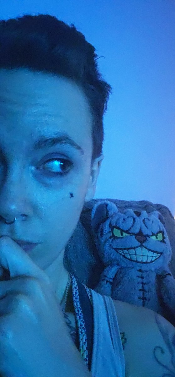 BPDemonKidd's tweet photo. It's late. The kids are asleep. I'm watching TV on the couch... And forgot this little guy was right up behind me. Horror story vibes. ❤️😅 #fyp #bpdemon #BorderlinePersonalityDisorder #WritingCommunity #AliceMadnessReturns https://t.co/fcbzQAU9pk