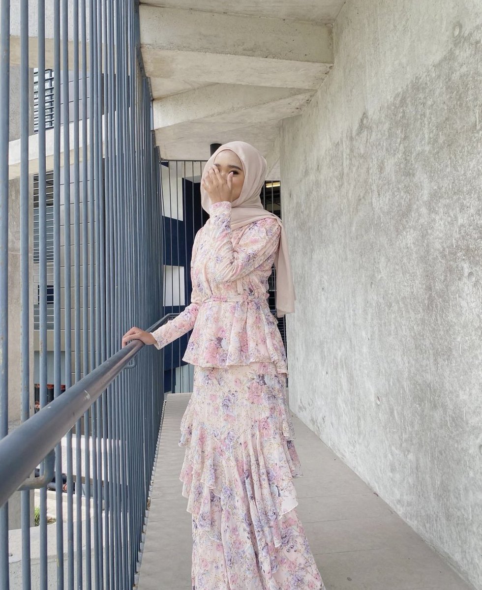 AinulNunanaa's tweet photo. Thread baju Raya Cantik 2022 ✨

I share brand baju raya yg I stalk &amp; kena dengan citarasa. Paling penting, harga marhaen (100++ only)

Kalau korang jenis taste mcm I: simple but exclusive, you guys will love this! Hehe https://t.co/m5PJwnMzPp