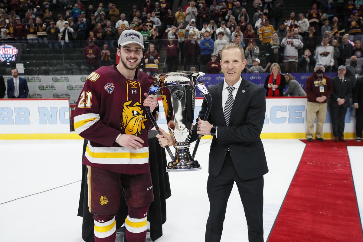TheNCHC's tweet photo. Your 2022 #FrozenFaceoff Champions! 🏆

#NCHChockey // #BulldogCountry https://t.co/cfY9U4yPSp