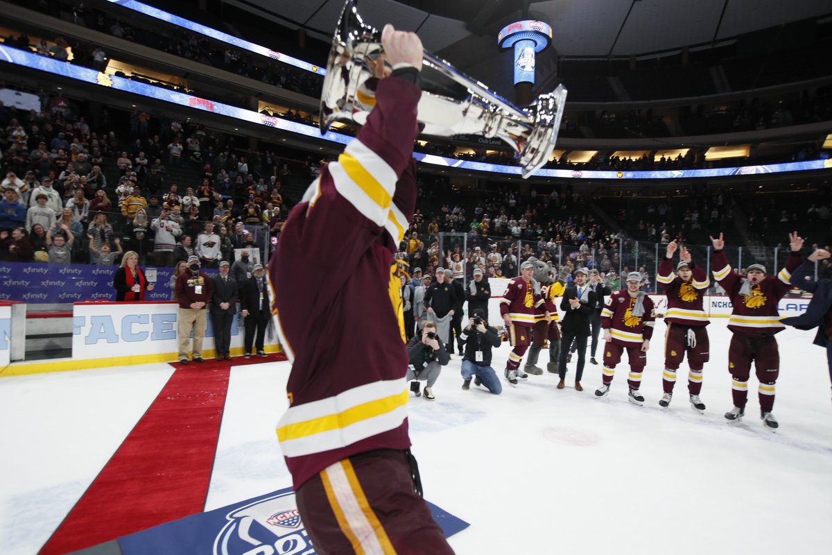 TheNCHC's tweet photo. Your 2022 #FrozenFaceoff Champions! 🏆

#NCHChockey // #BulldogCountry https://t.co/cfY9U4yPSp