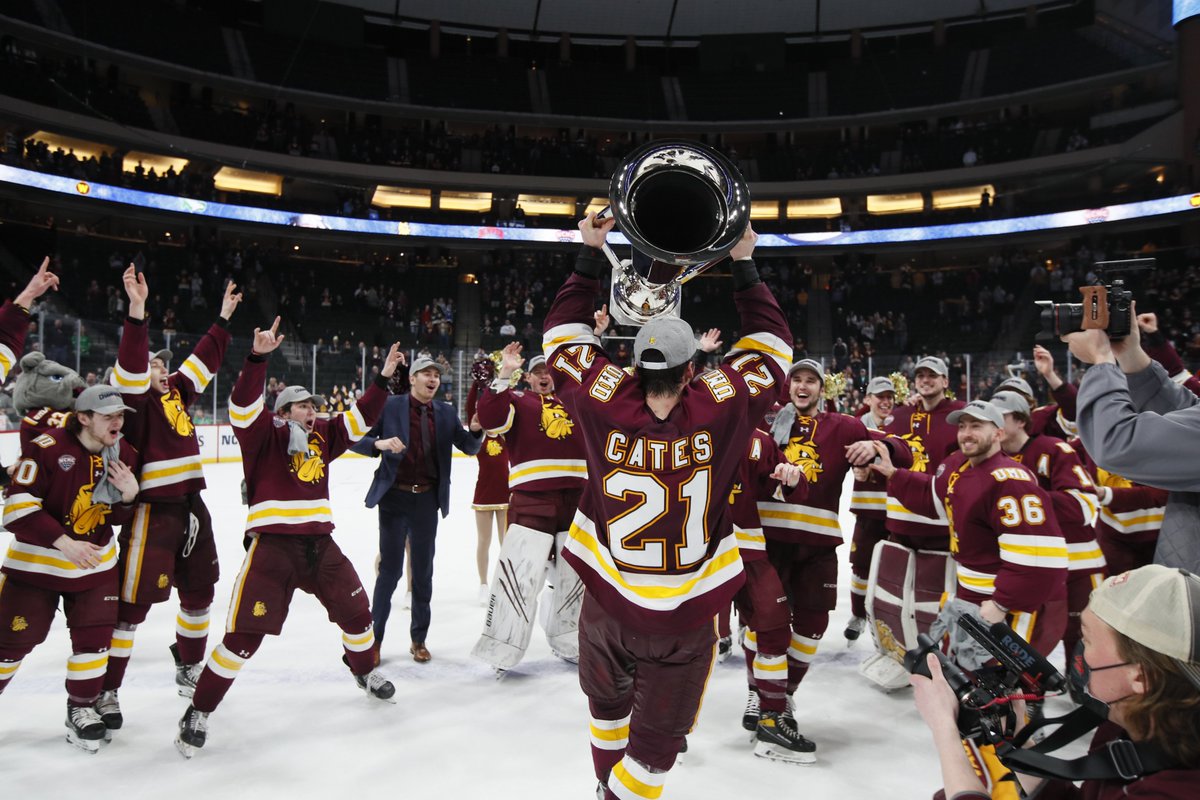 TheNCHC's tweet photo. Your 2022 #FrozenFaceoff Champions! 🏆

#NCHChockey // #BulldogCountry https://t.co/cfY9U4yPSp