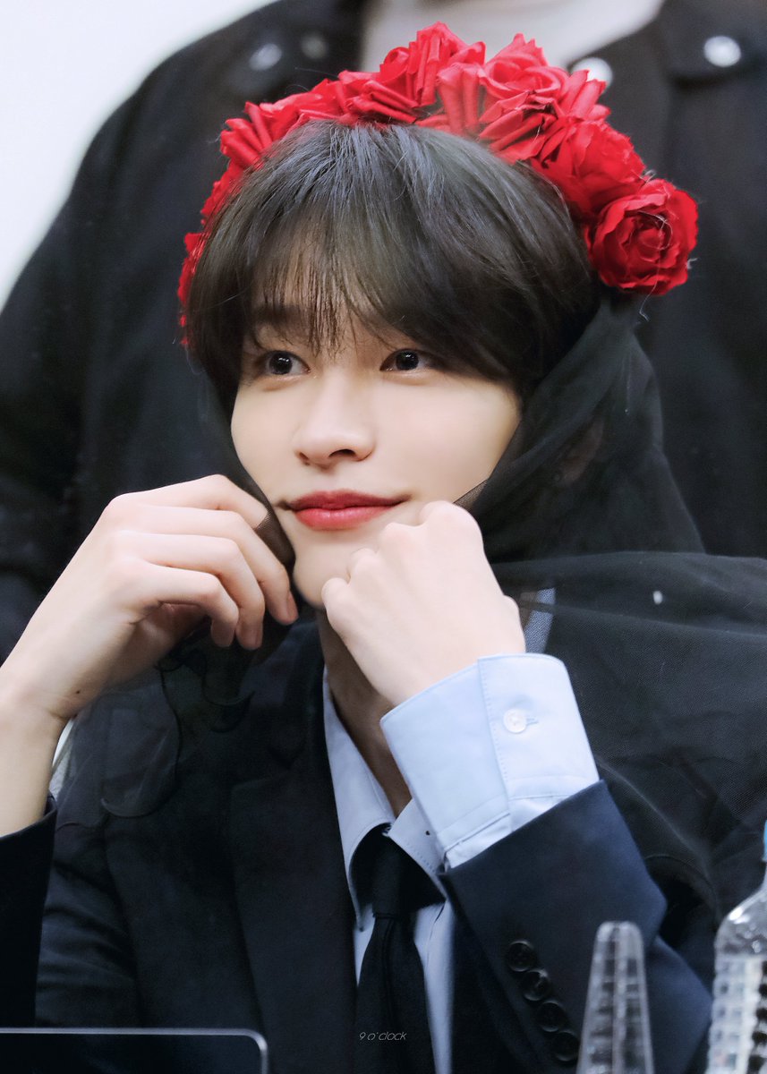 9oclock1213's tweet photo. 220313 #나인 

🌹❤️🌹

#OnlyOneOf #온리원오브 
#NINE @OnlyOneOfmember https://t.co/jWBdcMClBI