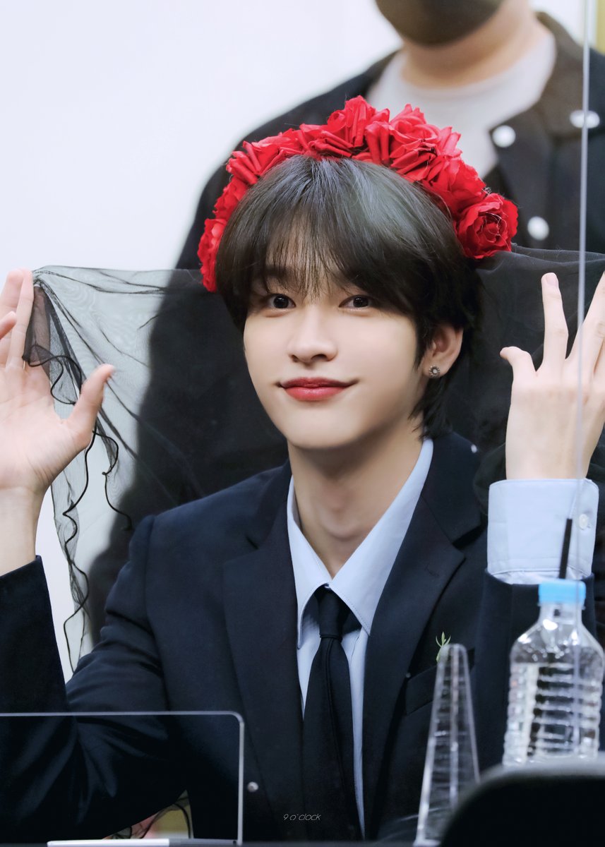 9oclock1213's tweet photo. 220313 #나인 

🌹❤️🌹

#OnlyOneOf #온리원오브 
#NINE @OnlyOneOfmember https://t.co/jWBdcMClBI
