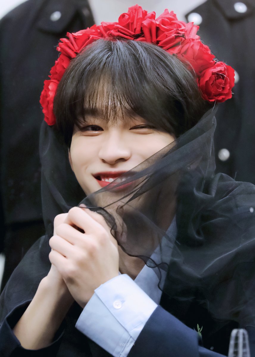 9oclock1213's tweet photo. 220313 #나인 

🌹❤️🌹

#OnlyOneOf #온리원오브 
#NINE @OnlyOneOfmember https://t.co/jWBdcMClBI