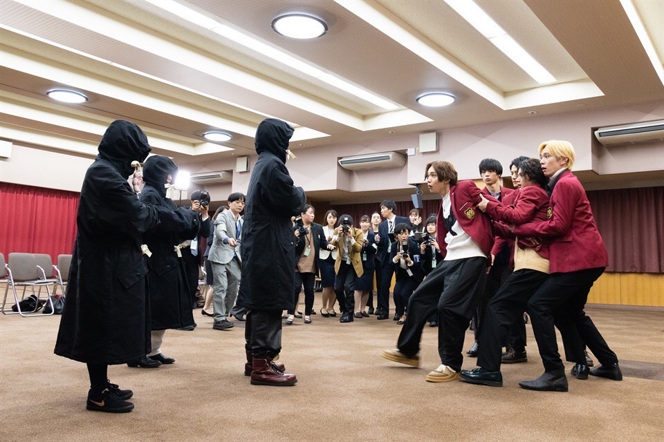 telasa_jp's tweet photo. #もしイケ のアナザーストーリー
#イケメン道 最終話 好評配信中😆✨

イケセン代表メンバー5人の会見に最恐ライバルが乱入💥
柳(#宮世琉弥)と花(#齊藤なぎさ)似のイケメン登場⁉

1〜4話もチェック👇
https://t.co/6N11mzc1R3

#藤原大祐
#水沢林太郎
#内藤秀一郎
#藤枝喜輝
#イコラブ
@moshiike_ex https://t.co/r3KQ4wdFUq