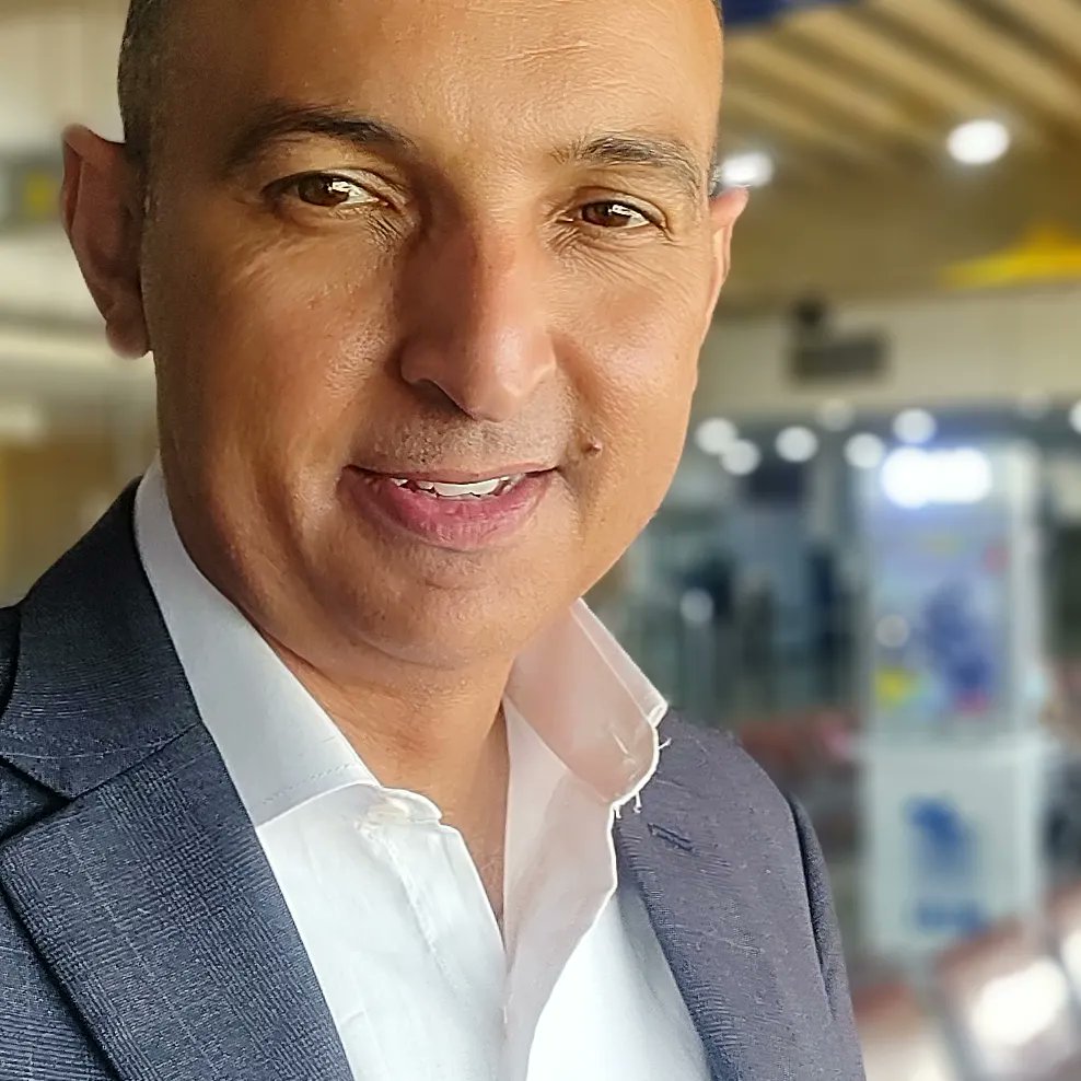 Jeffryleal's tweet photo. Un día cualquiera, una hora cualquiera....una persona cualquiera empieza a verse único e irrepetible no como una vulgar singularidad del mundo! https://t.co/abxFSPMvw1