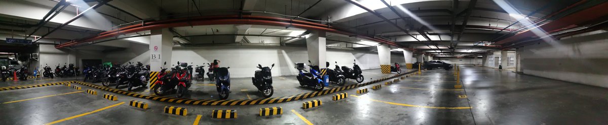 BetterCallMeAks's tweet photo. For those people na pupunta sa rally na naghahanap ng parking, meron dito sa ilalim ng Sitel tapat ng Robinsons Galleria near Emerald Ave. β±45 flat rate sa motor, β±50 + β±15 per succeeding hour naman sa kotse. #emeraldave #AngatBuhayLahat #LeniKiko2022 #LeniKikoTeam2022 https://t.co/8GoAJAOgv1