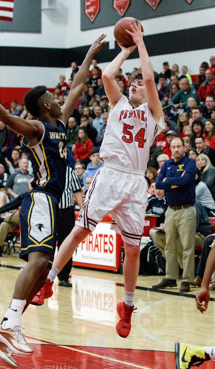 randomwiathlete's tweet photo. Wyatt Cook
Pewaukee Pirates 
Boys Basketball 2015 https://t.co/bQEuwqrQ5Y