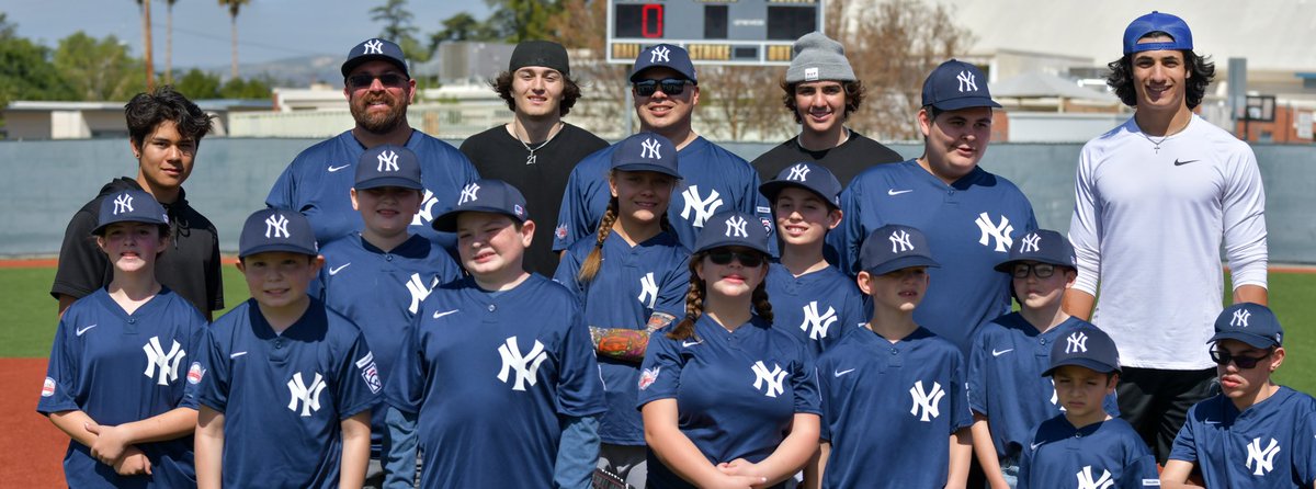 MottCarson's tweet photo. Had a blast with some amazing kids today volunteering for Simi Valley Challenger Baseball⚾️🧢@simi_football https://t.co/JplLywmrnn