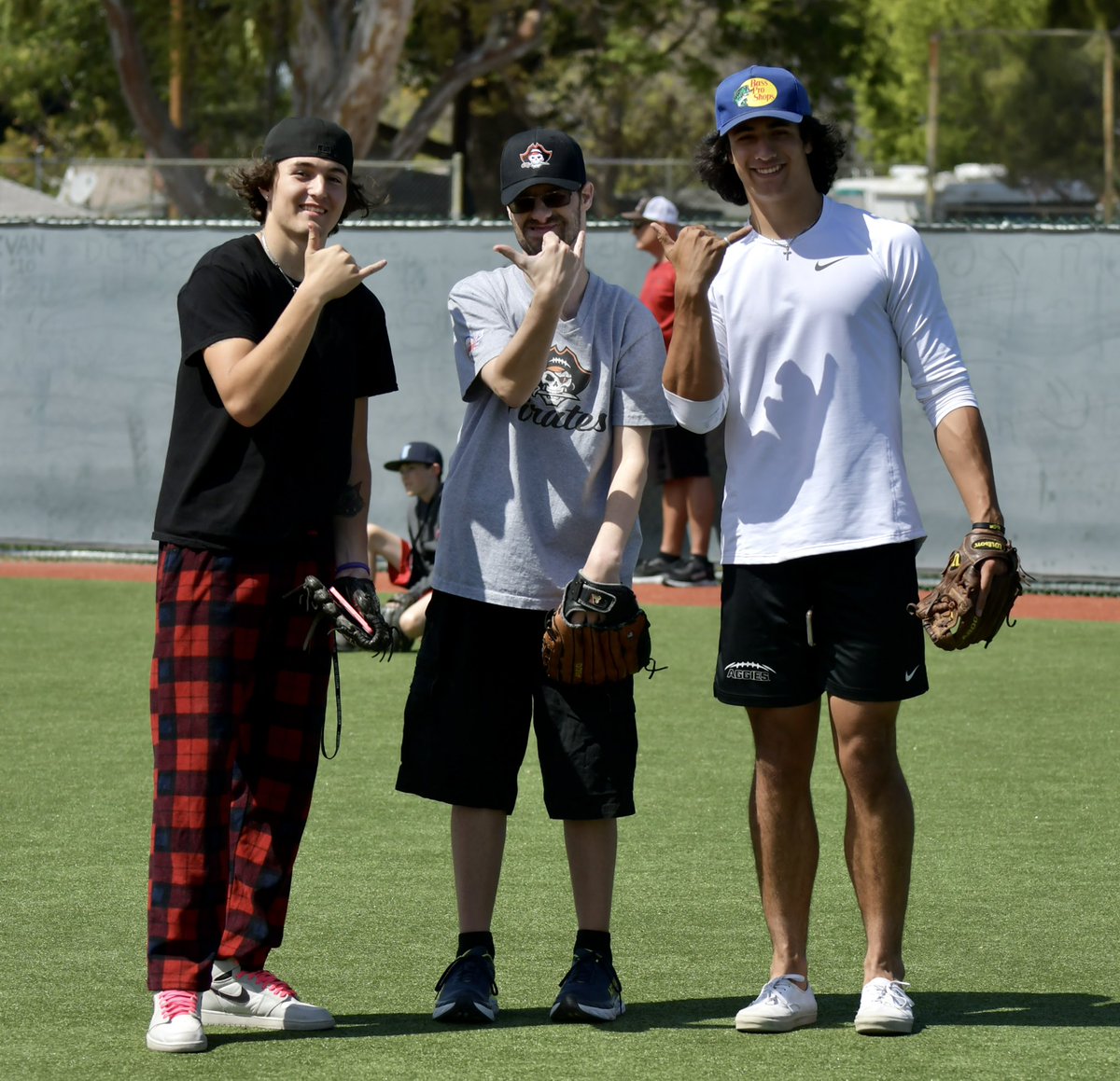 MottCarson's tweet photo. Had a blast with some amazing kids today volunteering for Simi Valley Challenger Baseball⚾️🧢@simi_football https://t.co/JplLywmrnn