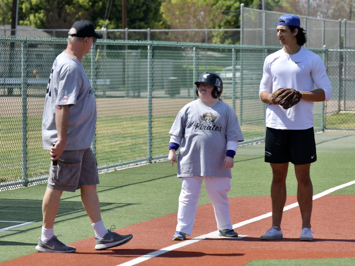 Had a blast with some amazing kids today volunteering for Simi Valley Challenger Baseball⚾️🧢<a href="/simi_football/">Simi High Football</a>