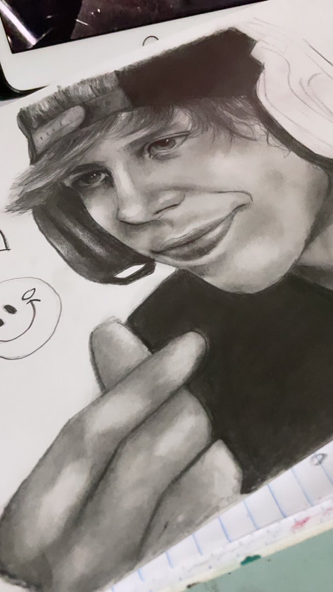 gartist25's tweet photo. Estoy ya muy emocionada de terminar el dibujo del señor @Rubiu5 😰🛐💜 #elrubiusfanart #rubiusfanart #rubius https://t.co/oaluyz2ofW