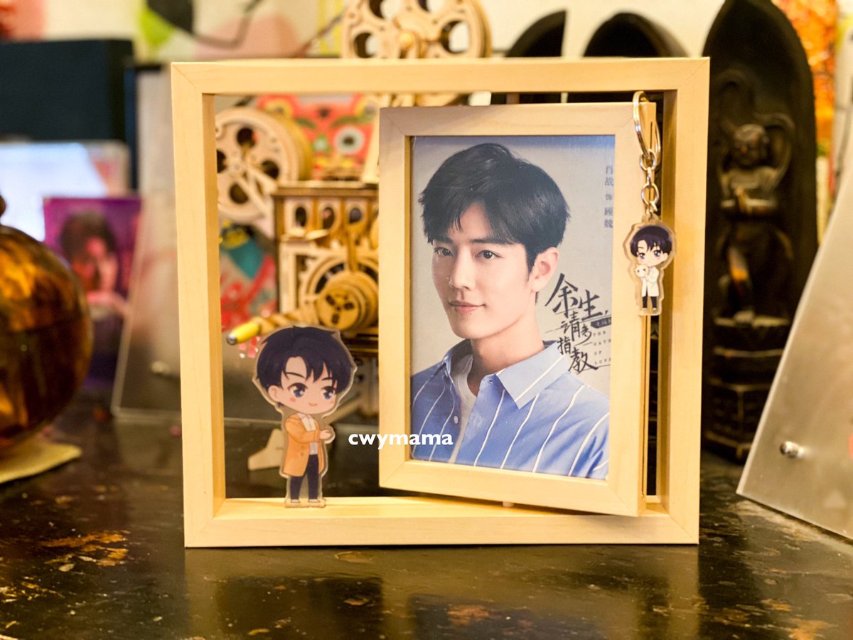 cwymama1's tweet photo. Guess what just arrived today!! I had to brave the rain to collect this from the compound gate coz we’re locked in during this Covid season. This photo frame is really pretty! 😍🥰🥰 #XiaoZhanxTheOathOfLove #XiaoZhanxGuWei #XiaoZhan https://t.co/0ckczZzqL1