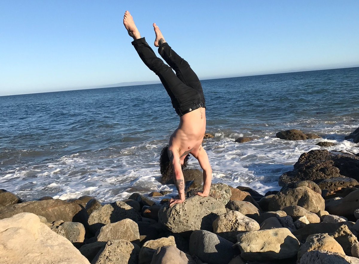 <a href="/Diavolo_LA/">DIAVOLO</a> I’m watching Simon Greenberg <a href="/Diavolo_LA/">DIAVOLO</a> right now <a href="/TheWallisBH/">The Wallis</a> As a #Berkeley native, I feel so proud of Simon! Amazing athlete &amp; artist! 👏🏼