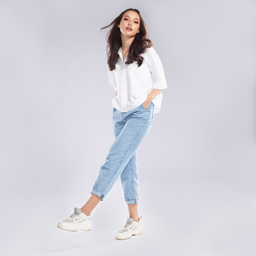 LOGOJEANS's tweet photo. Hope you have a fun &amp; chill weekend! Paduan kemeja putih + denim yang bikin kamu tampil keren &amp; percaya diri. Bisa kamu dapatkan di https://t.co/jL9RRF0DNZ ✨

#logojeans #LOGOismyjeans https://t.co/KBAtFhg0t6