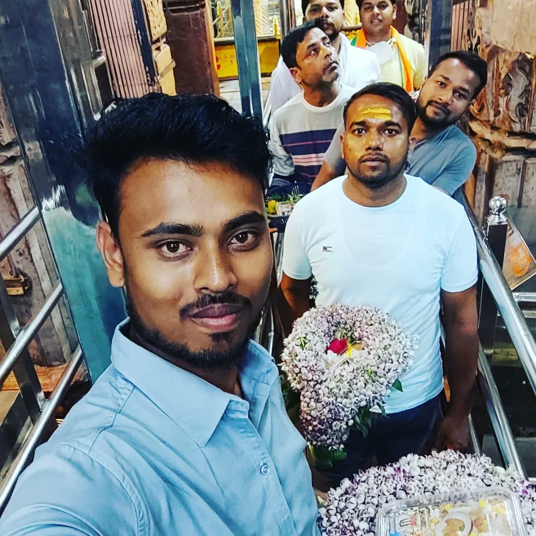 VHParadhya's tweet photo. मौत की गोद में सो रहे हैं धुंए में हम खो रहे हैं 
बाबा ओंकारेश्वर की भक्ति है सबसे ऊपर 
शिव शिव जपते जाग रहे है सो रहे है

जय बाबा ओंकारेश्वर @MParandeVHP @00p49M8L5vBzPAY @VHPDigital @RSSorg @kamalbjp_hardoi @HARSHRA66539169 @AshishSingh_BJP @KRT4Bharat https://t.co/KQYNbnGblQ