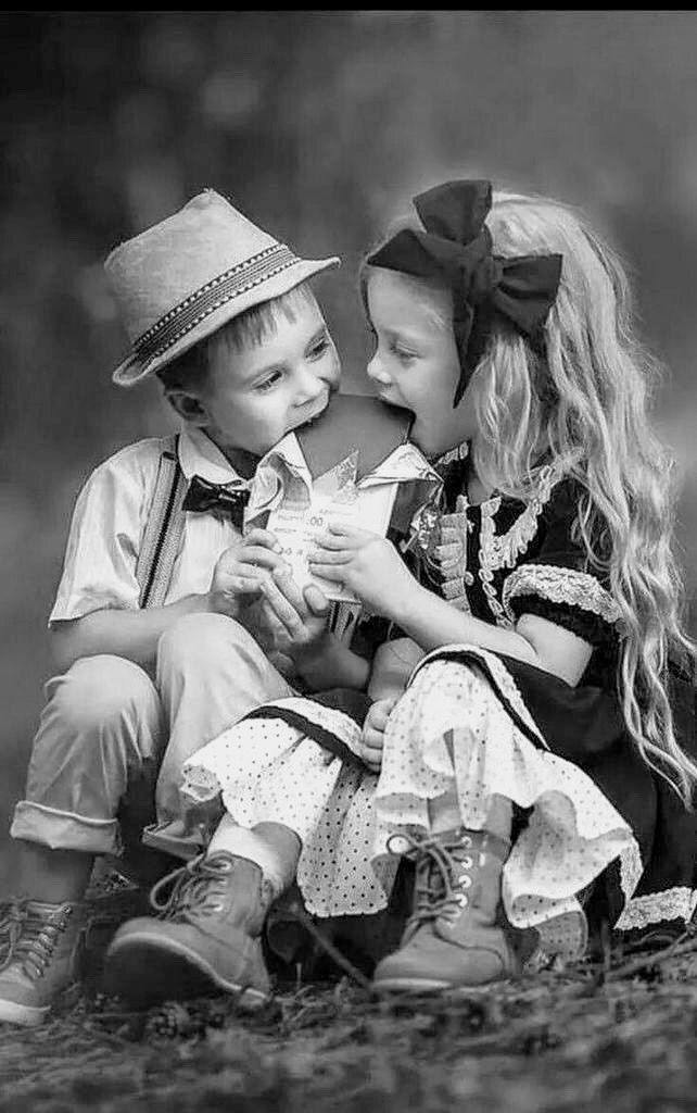 "من أجمل أنواع الرزق" 
ان يهبك الله
من يهون عليك الدنيا
ولا تهون عليه ابداً #عن_الحب_بقولك