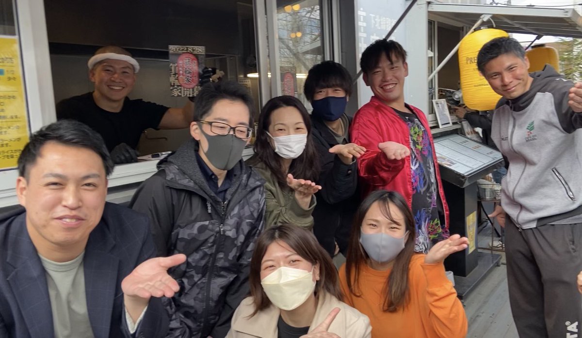 24_shako's tweet photo. むちゃくちゃ元気な店長まるちゃんの作る箕輪家ラーメン。明日3/21まで下北沢サウナタウンで食べれます！
#箕輪編集室
#箕輪家 https://t.co/WwbAfjZBUS