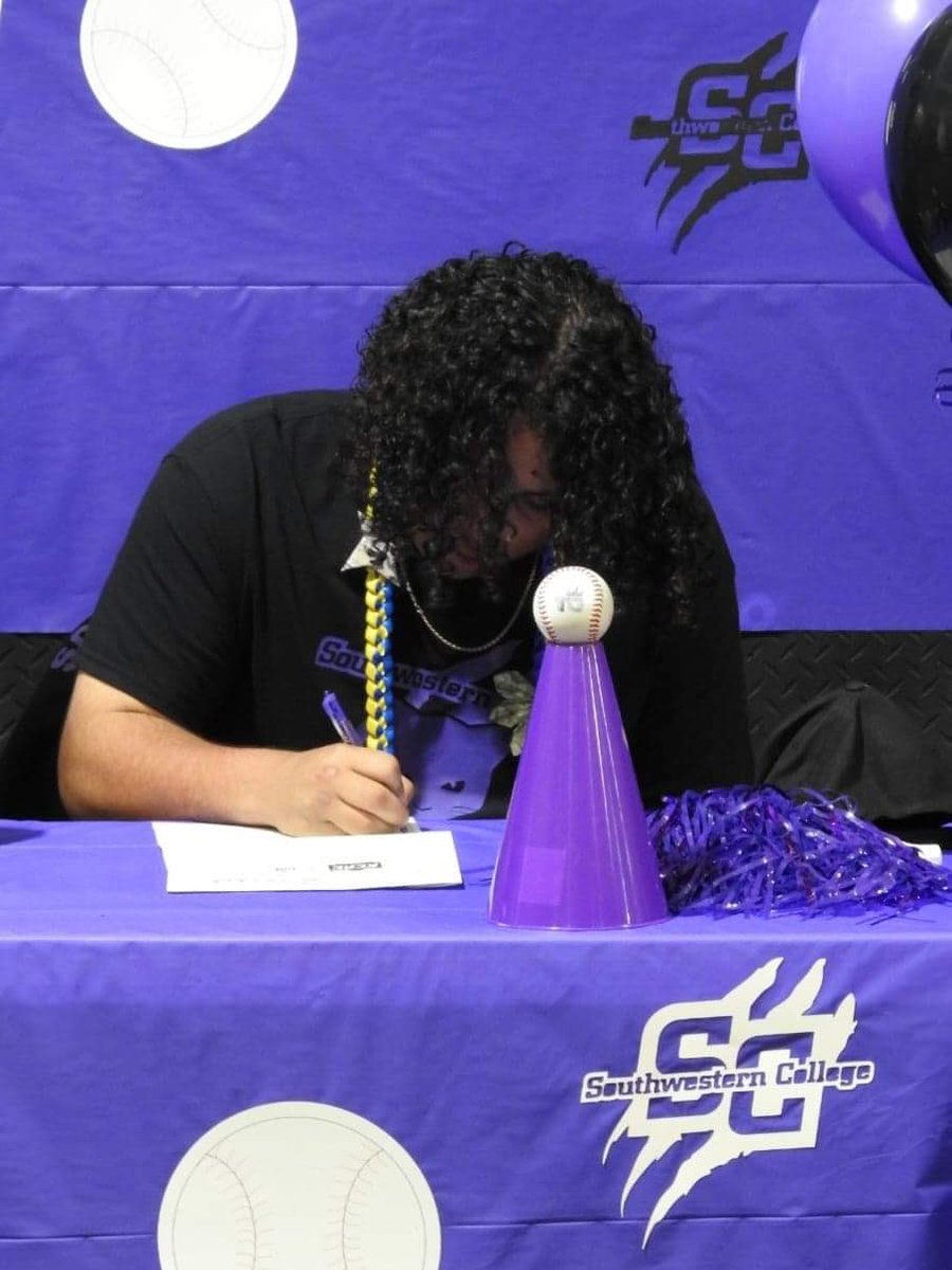 raudelwilson's tweet photo. Proud to announce that my son, Albert Wilson, officially signed his letter of intent to play baseball at Southwestern College! @BuilderBSB @buildersports @Moundbuilders @TCcollegebound πβΎοΈπββ¬ #BuilderBaseball #MoundBuilders #TheJinxIsOn https://t.co/nOk9zJNiOB