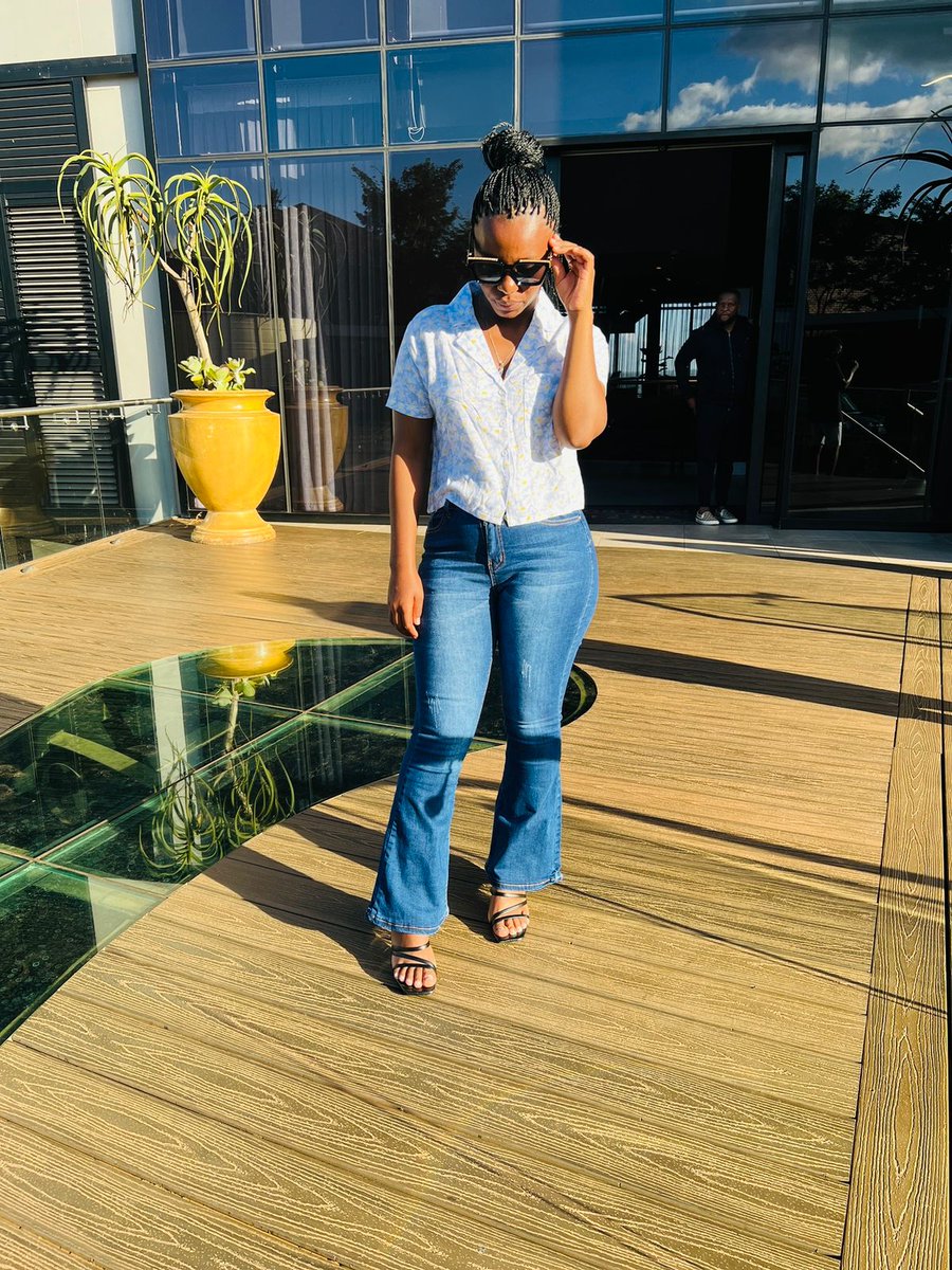 JeanetteMo3's tweet photo. Thanks @MrPrice for the top and shoes😍😍😍😍😘 https://t.co/9TCKC7ajEg