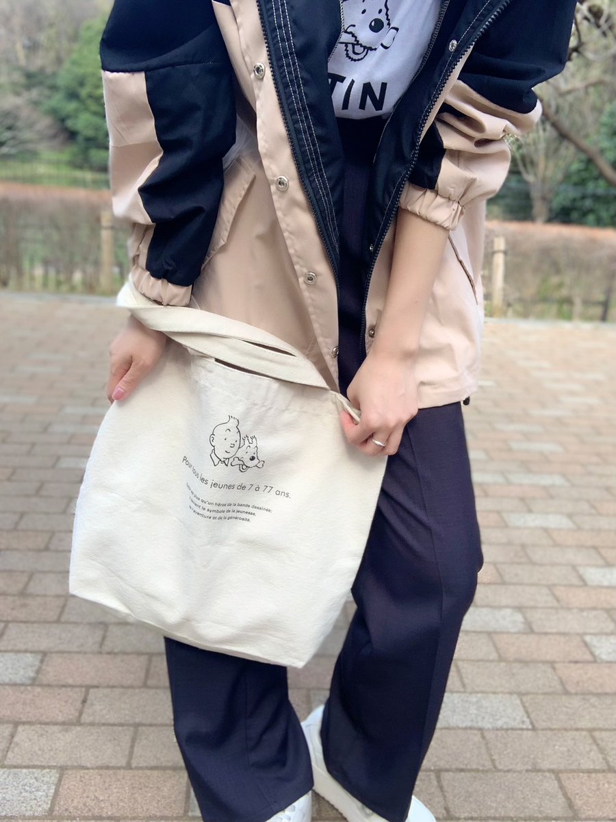 春にぴったりのタンタンのキャンパストート🌱🌸 シンプルなデザインで 春にぴったりのタンタンのキャンパストート🌱🌸 シンプルなデザインで