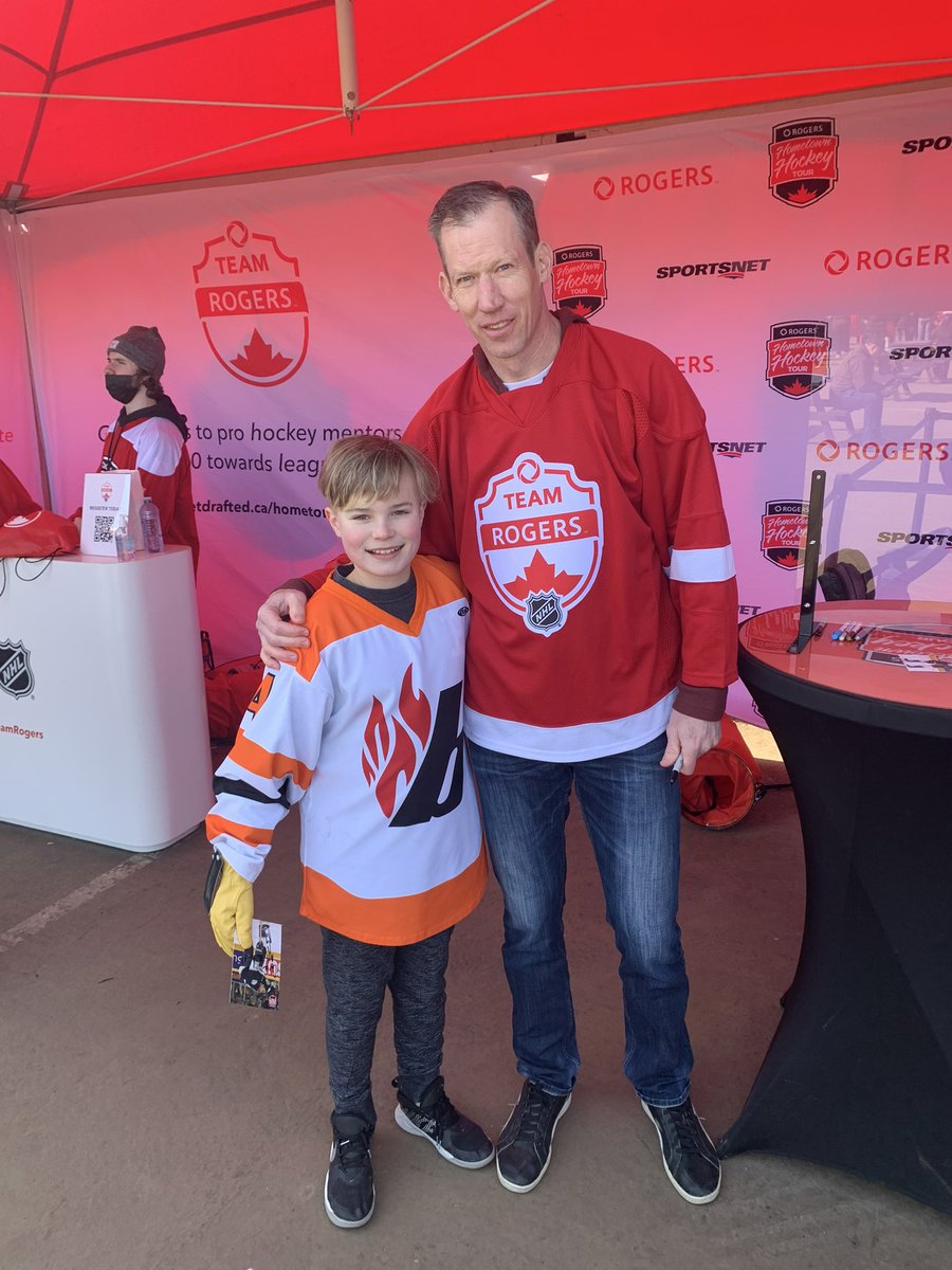 Gilly8383's tweet photo. Bexley and Carter got to meet @CoryCross23 today at @hometownhockey_ . Thanks Cory! Always great to see you. https://t.co/YzQ9jgW3OH