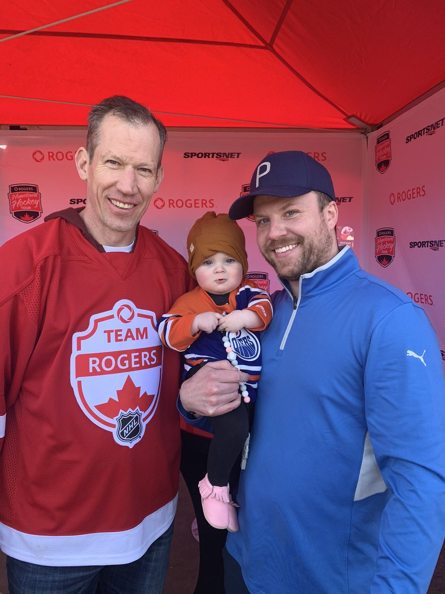 Gilly8383's tweet photo. Bexley and Carter got to meet @CoryCross23 today at @hometownhockey_ . Thanks Cory! Always great to see you. https://t.co/YzQ9jgW3OH