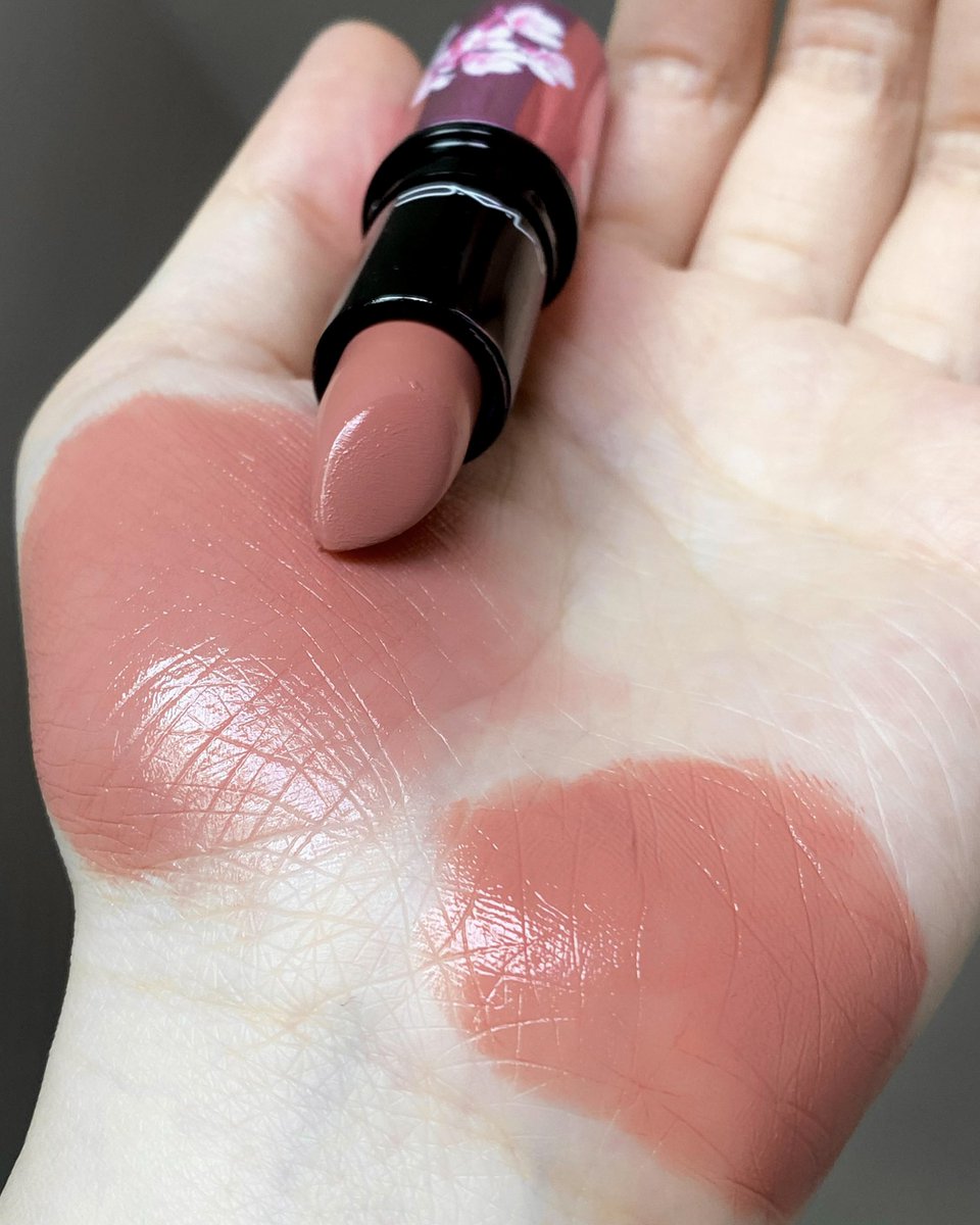 noeylamai's tweet photo. ลิป MAC สี Sakura SZN คอลล่าสุด Wild Cherry สวยอะ ใครชอบลิปโทนนู้ดพีช แนะนำเลย เนื้อลิปลื่นๆ ชุ่มชื้น ทาแล้วปากไม่แห้ง สีชัด พกจ.สวยย https://t.co/svjepljCJy