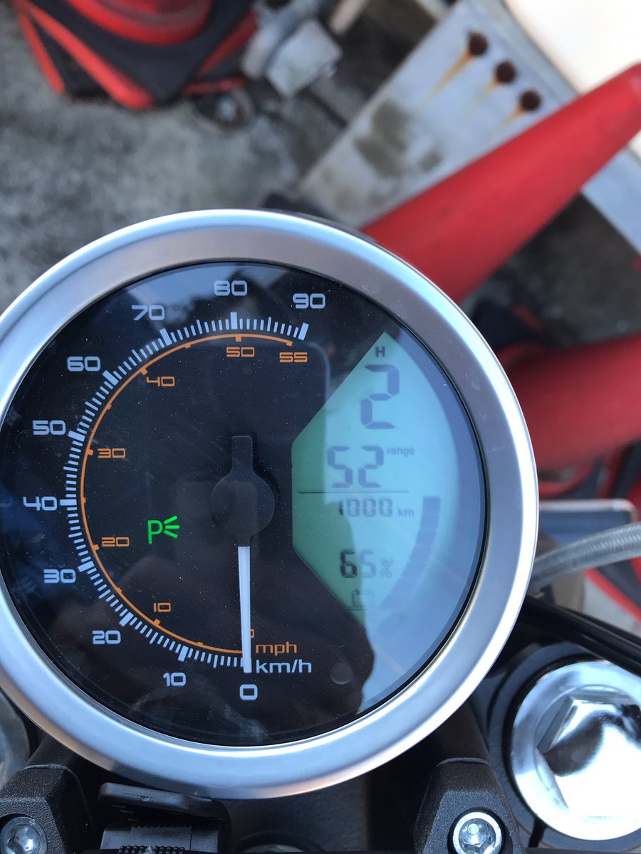 yururi0701's tweet photo. 2022/2/18
納車より、約3ヶ月で1,000キロ。
主に通勤のみに使用。
純正マスターシリンダーがクリアだから、ブレーキオイルの減りがすぐ分かるのが、地味に良い。

この間、バッテリー50%切っての坂道でスーパーカブにジリジリと引き離された。

 #SUPERSOCOTC
 #電動バイク
 #電動バイク備忘録 https://t.co/F5Fvp83igw