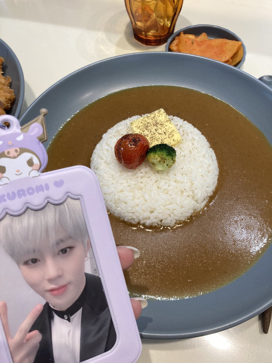 Dear__322's tweet photo. 링링 갔다가 울 성우니가 먹었던 스탠다드커리 !! 도보로 약 5분 정도 걸리고 존맛이니까 다들 가세욧 >___< 울 겸둥이 싸인도 봤다 맨날 하트 붙이는거 넘 기엽고용ㅋ ㅋㅋ 💖💖 https://t.co/JDDndz5gnG