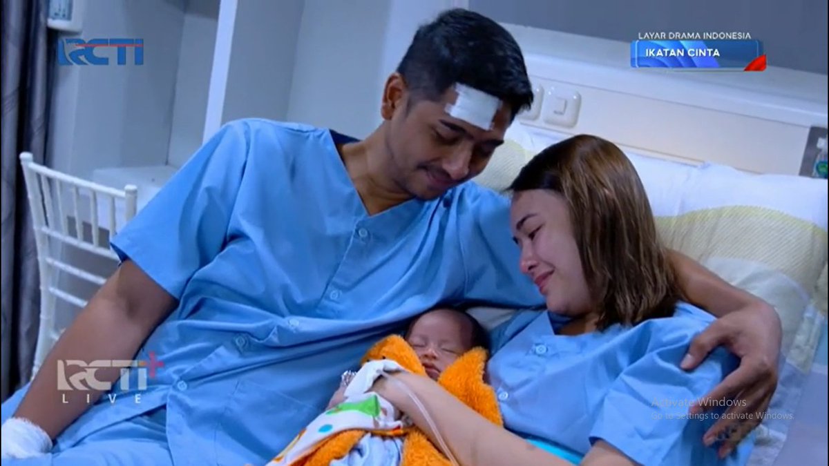 Jeiino1's tweet image. Mereka tuh yg bikin orang2 bertahan menonton ic tapi sama emensi bikin alur yg buat mereka lama kelamaan dibenci penonton,  mau naikin siapa lu emensi sampai mereka ditumbalkan? #IkatanCintaBadScript